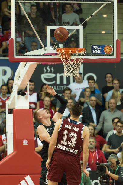 本场半决赛 本场半决赛